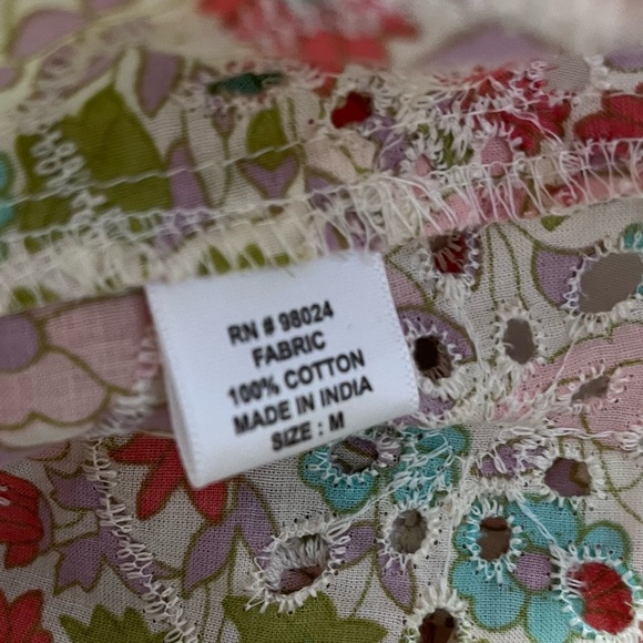 New JENNIFER AND GRACE Cotton Flutter Sleeve Eyelet Top - Picture 5 of 5